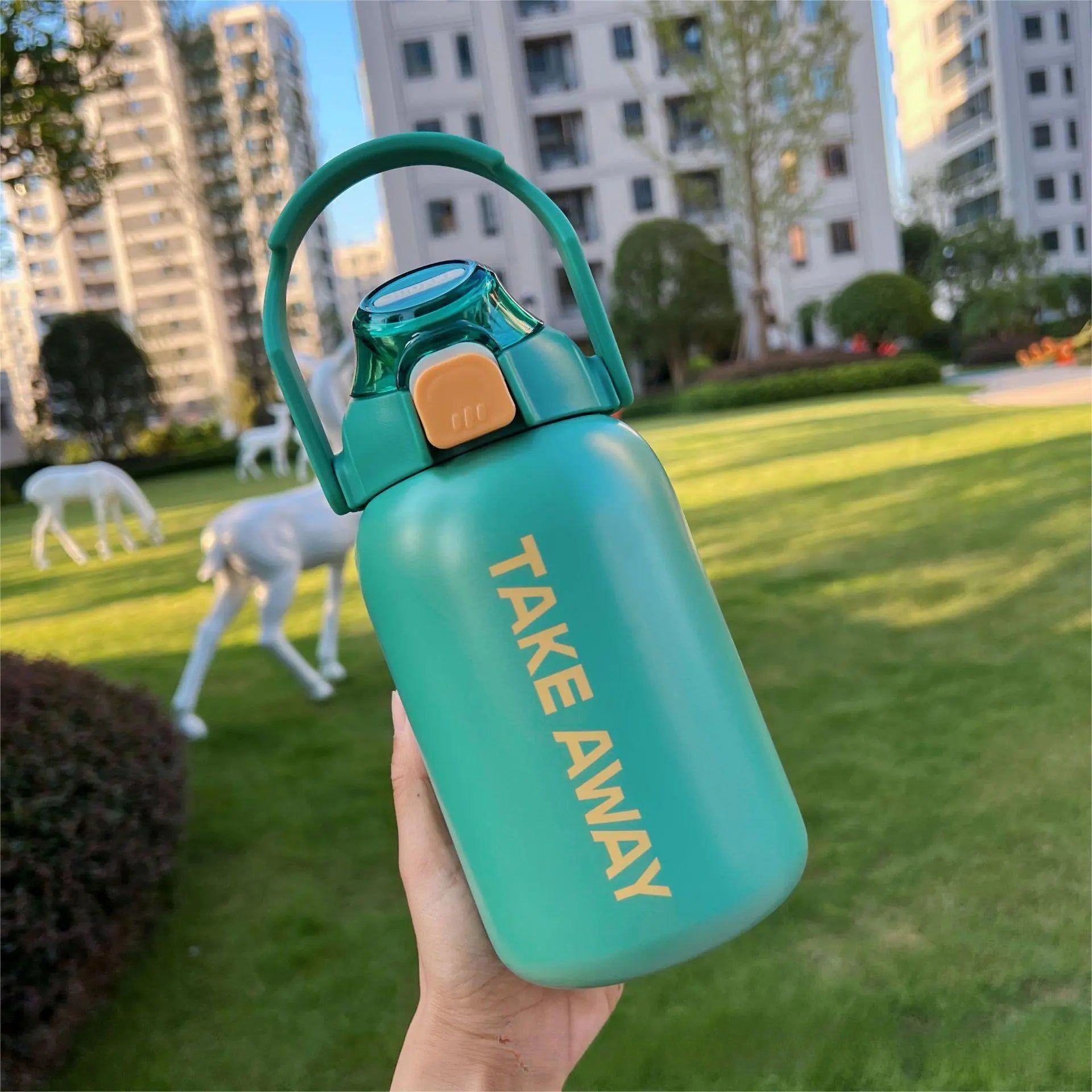 Large Capacity Insulation Sports Water Bottle with Straw